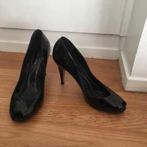 Kate Spade Peep Toe patent leather pumps